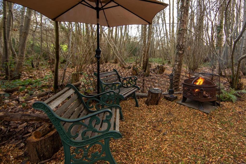 Cosy Woodland Romantic Retreat With Log Fires And Nature Sturry Exterior foto
